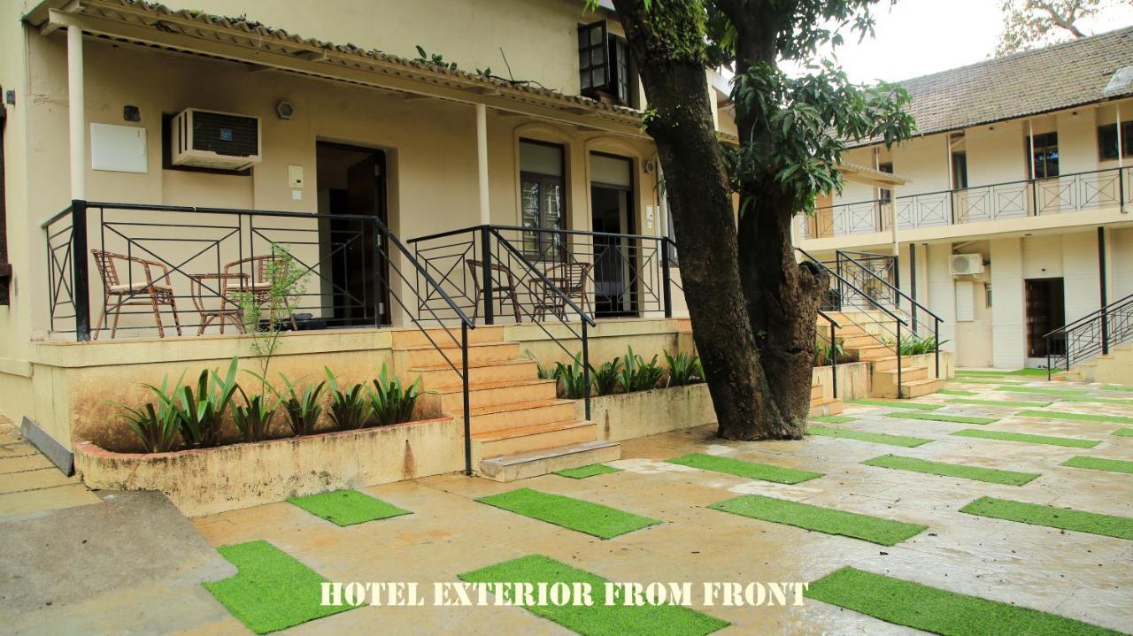 Hotel Girija Khandāla Exteriör bild